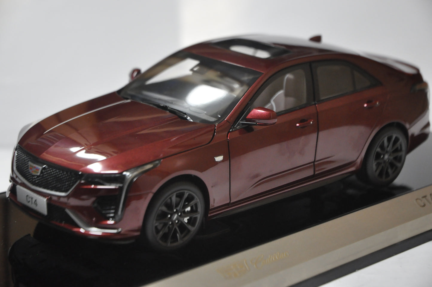 Cadillac CT4 2022 Diecast model car in Red 1/18 Scale