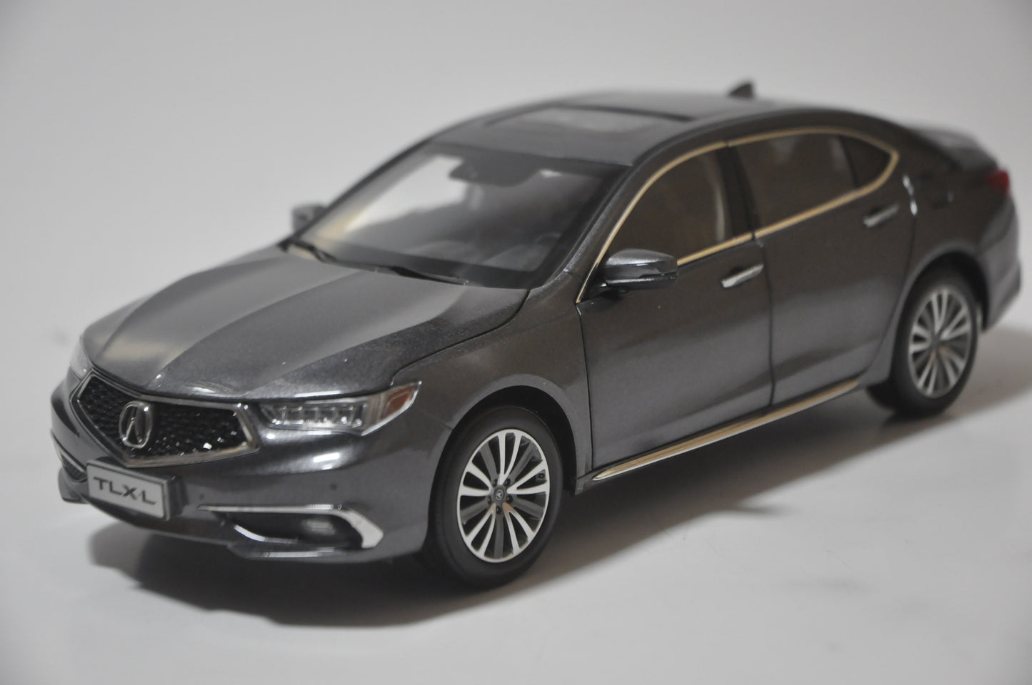 Acura TLX.L 2019 Diecast model car in Grey 1/18 Scale