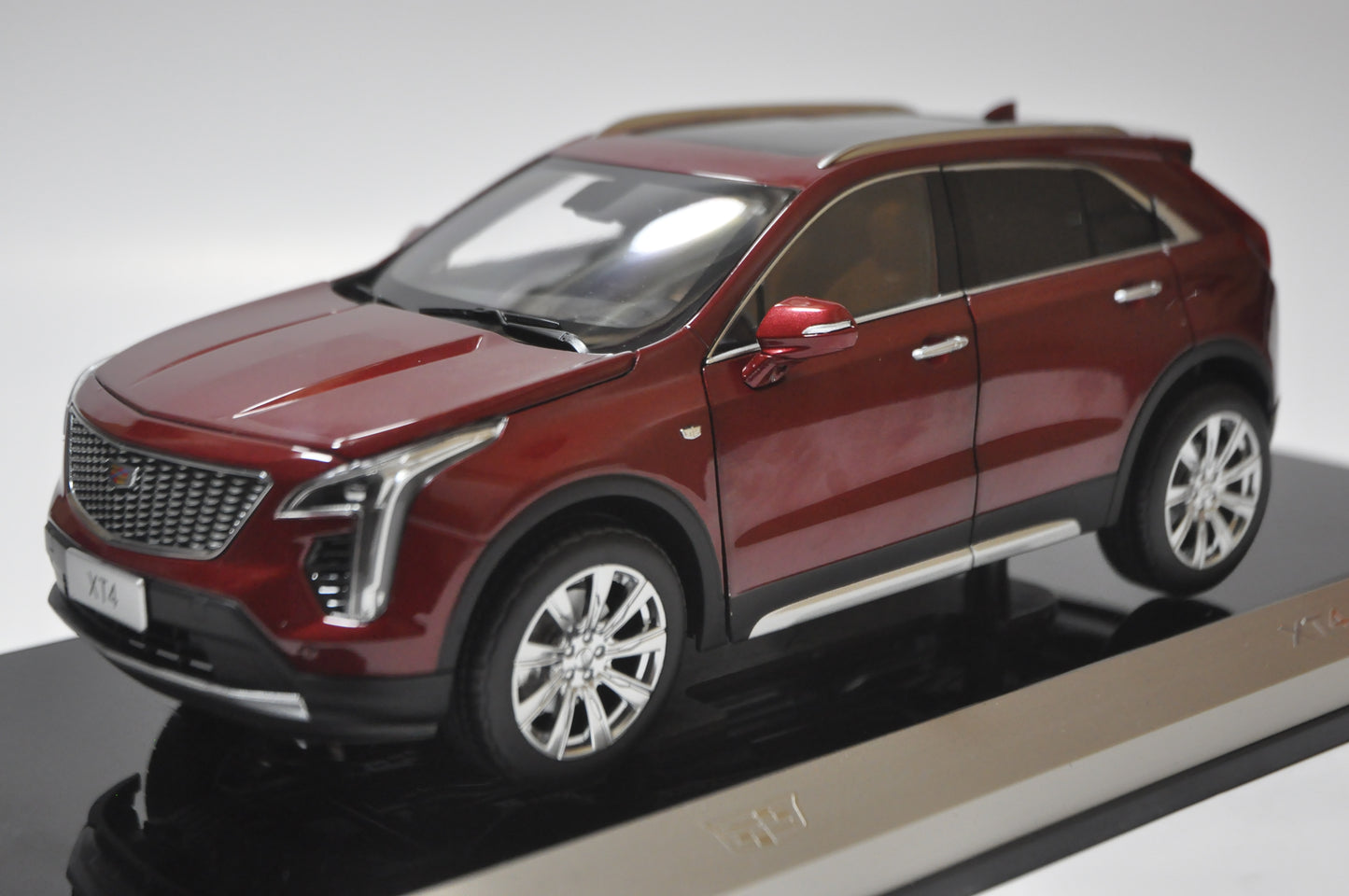 Cadillac XT4 2022 SUV Diecast model in Cherry Bomb Tint 1/18 Scale