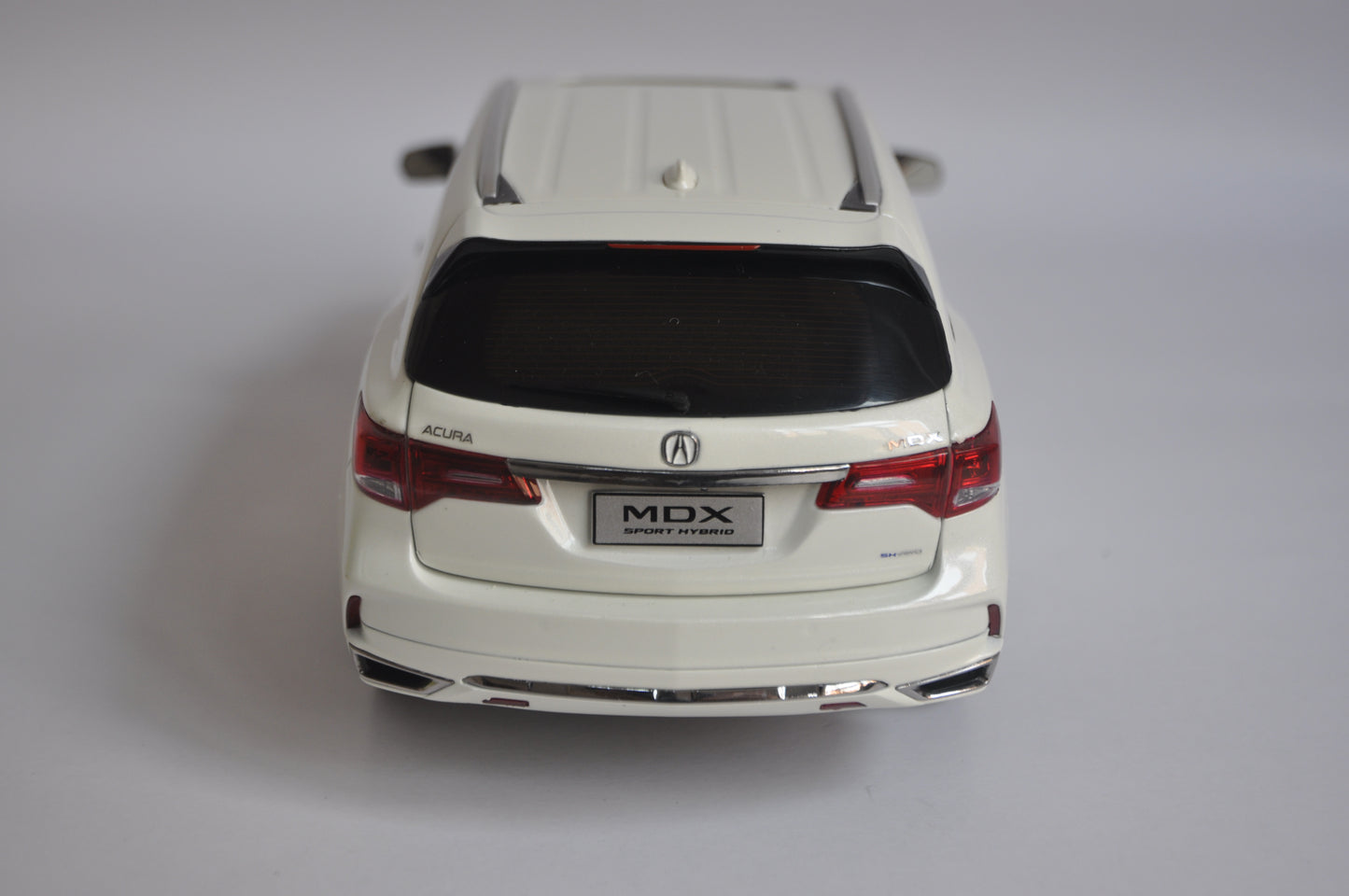 Acura MDX 2019 SUV Diecast model in White 1/18 Scale