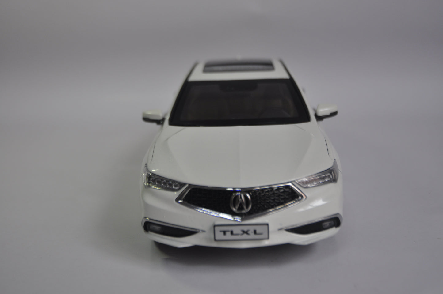 Acura TLX.L 2019 Diecast model car in White 1/18 Scale