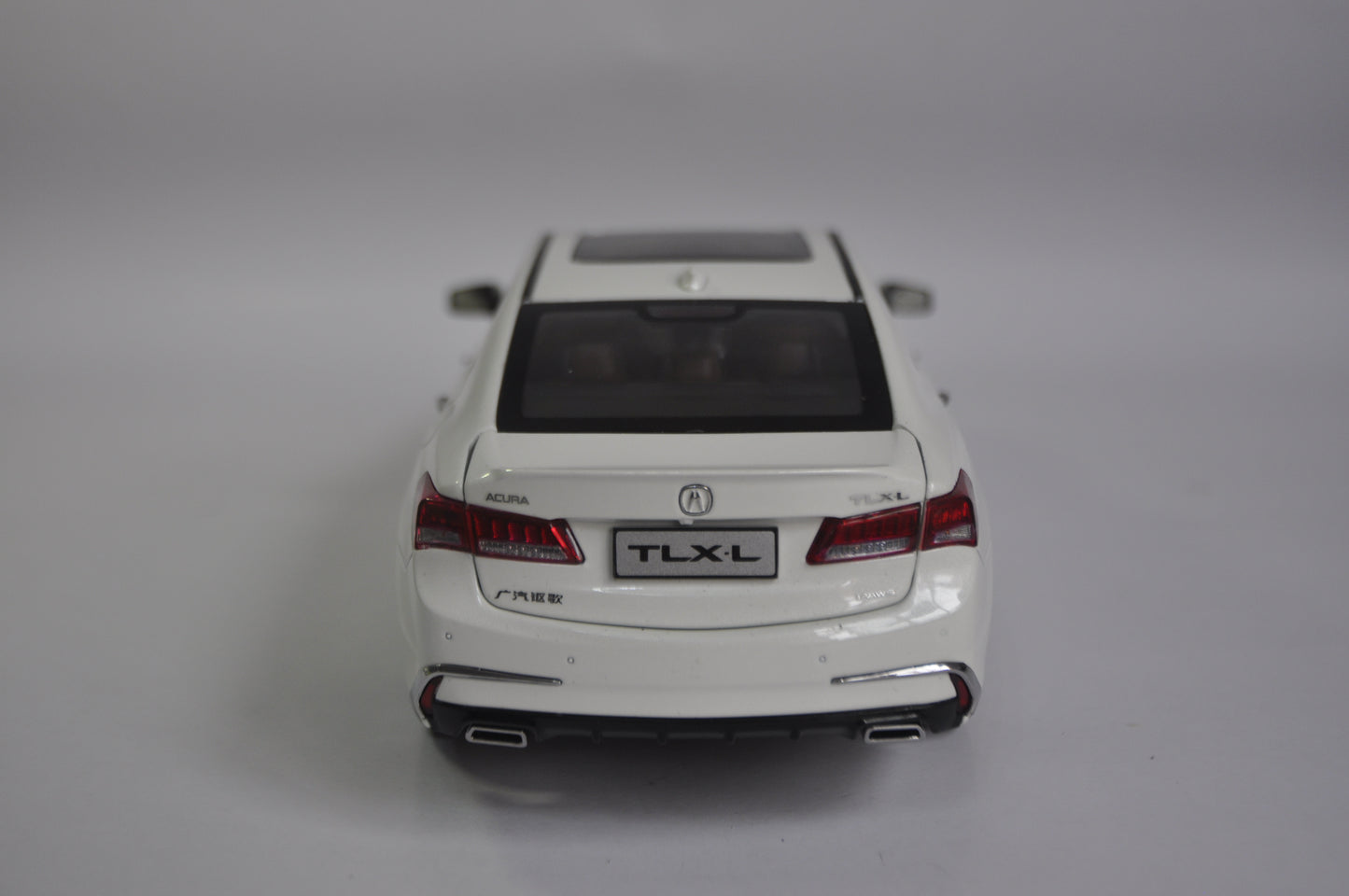 Acura TLX.L 2019 Diecast model car in White 1/18 Scale