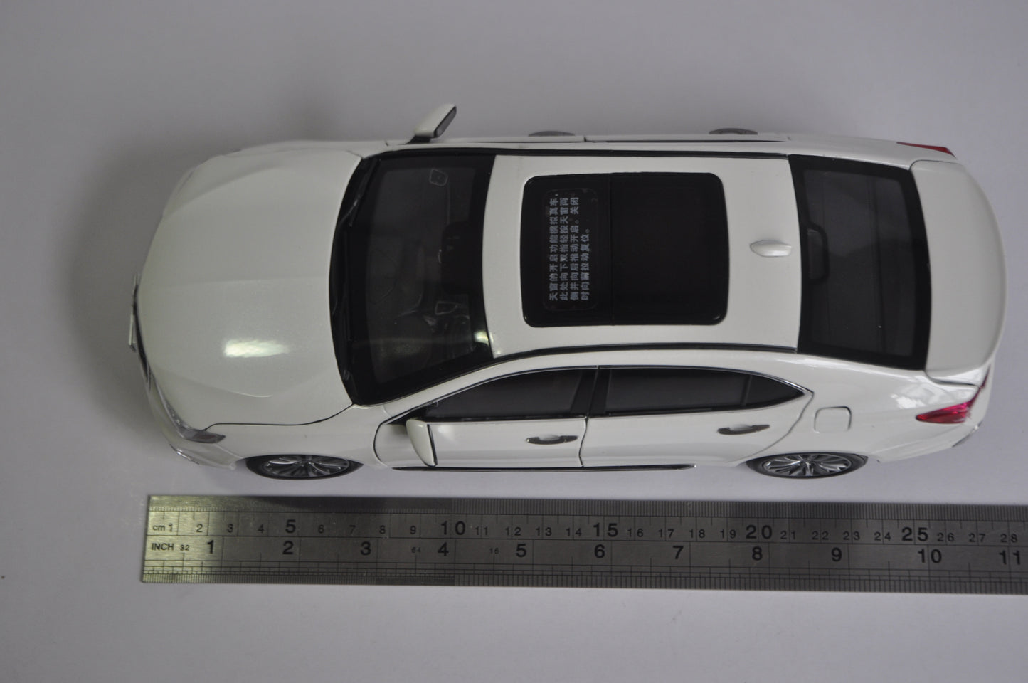 Acura TLX.L 2019 Diecast model car in White 1/18 Scale