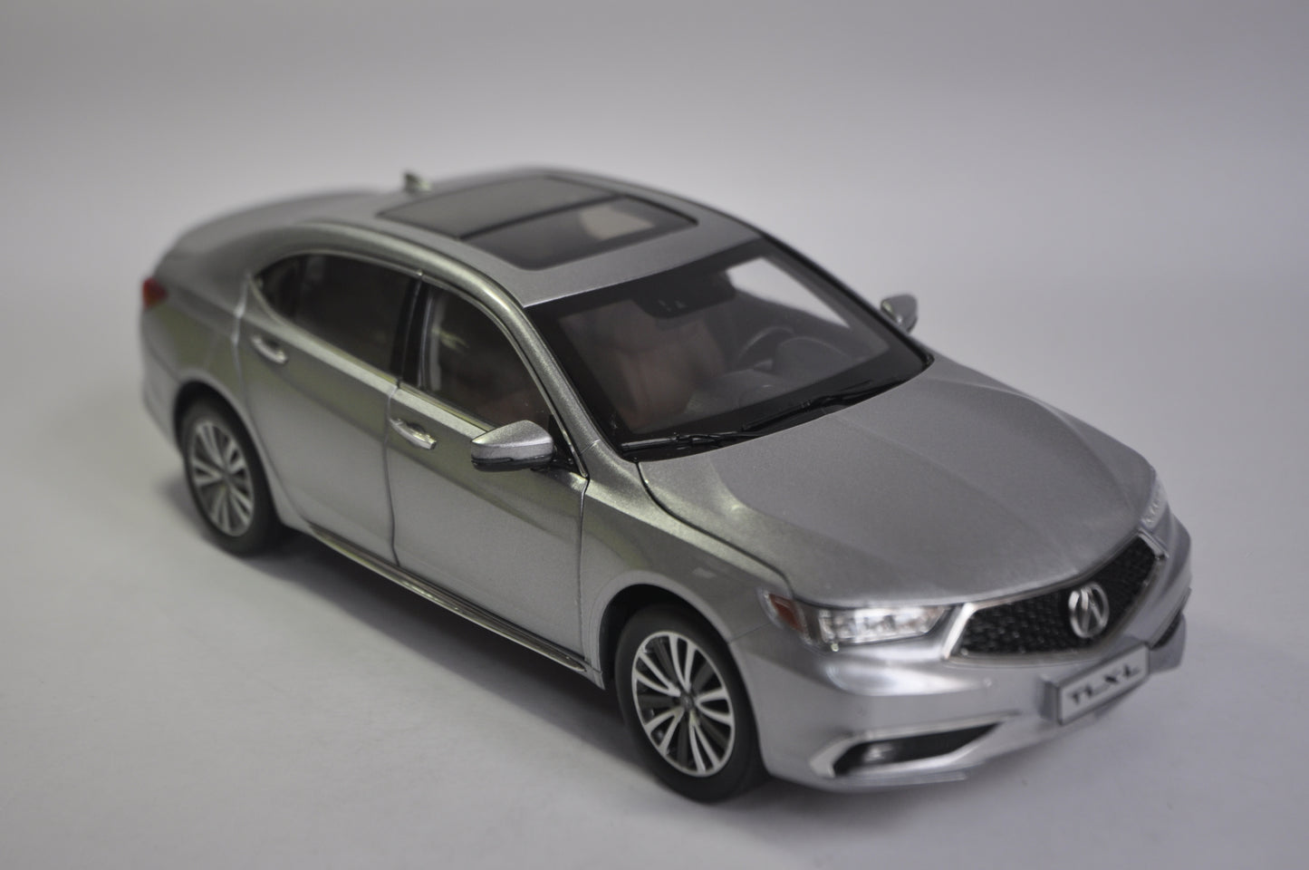 Acura TLX.L 2019 Diecast model car in Silver 1/18 Scale