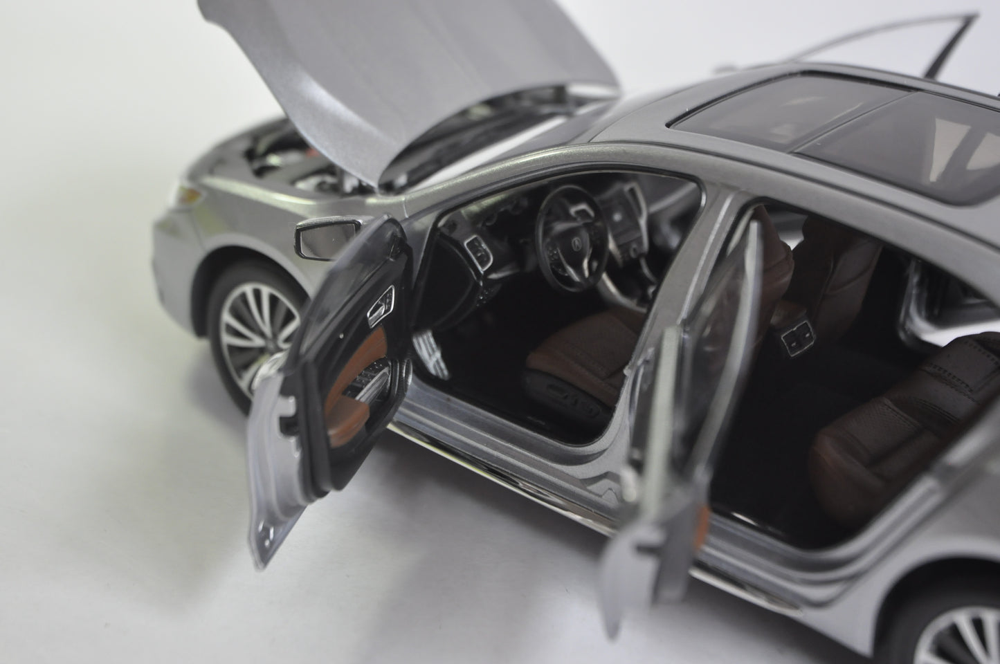 Acura TLX.L 2019 Diecast model car in Silver 1/18 Scale